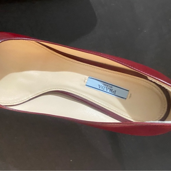 PRADA - Red Rounded High Heels Authentic - Picture 4 of 8